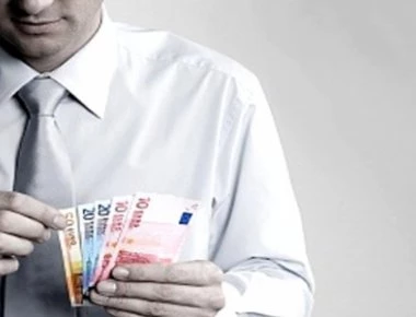 To απόλυτο «δούλεμα» στους ελεύθερους επαγγελματίες: Το κράτος παραμένει συνέταιρος